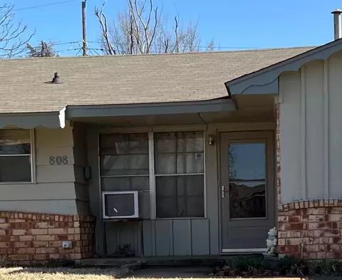 808 Hedge Dr, Midwest City, OK 73110