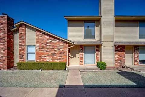 1121 Sequoyah St #E, Edmond, OK 73003