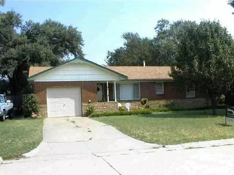 107 Pine, Yukon, OK 73099 photo 1
