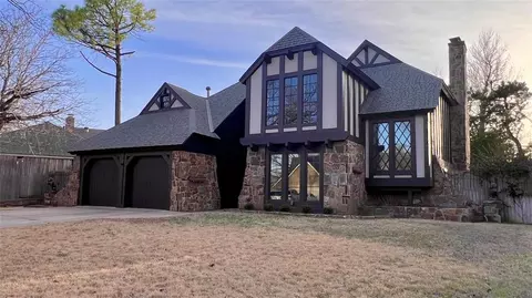 7225 Shoreline Dr, Warr Acres, OK 73132