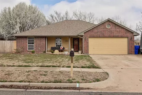 2321 Alex Plaza Dr, Norman, OK 73071