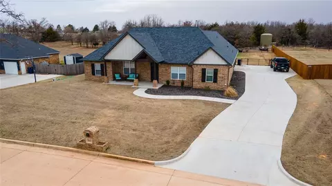 3925 Huntington Pkwy, Choctaw, OK 73020