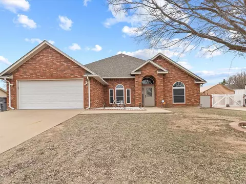 2406 NW Faircloud Cir, Lawton, OK 73505