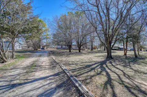 9881 Pecan Tree Cir, Lexington, OK 73051