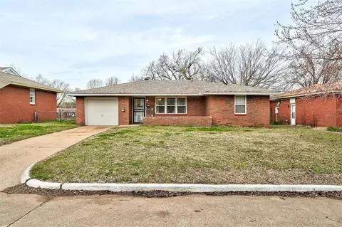 909 General Senter Dr, Midwest City, OK 73110