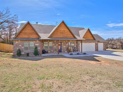 2389 Gina Ct, Guthrie, OK 73044