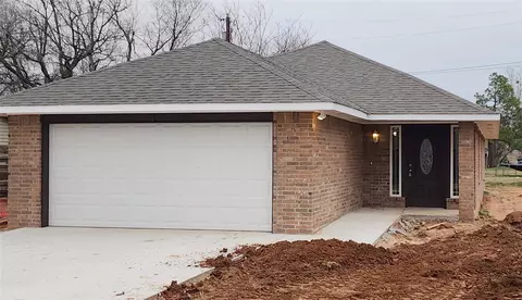 3800 Rosewood Ct, Midwest City, OK 73110