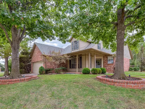 748 Dunes Cir, Edmond, OK 73003