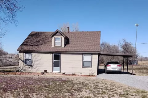 213 Mandy Ln, Carnegie, OK 73015