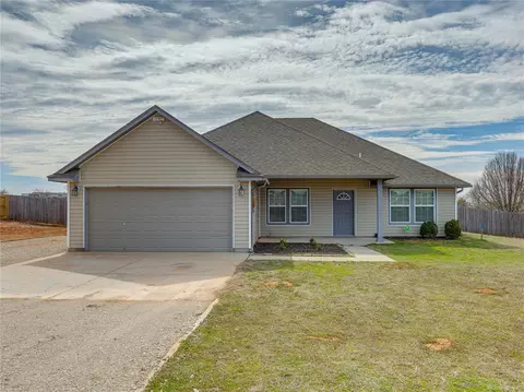 1304 Hillside Ter, Blanchard, OK 73010