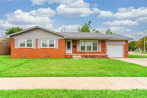 1300 Karen Dr, Altus, OK 73521