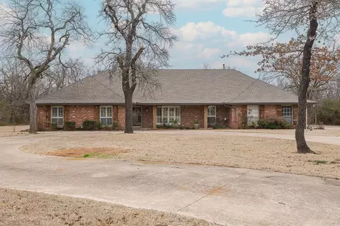 2412 Cardinal Cir, Edmond, OK 73013