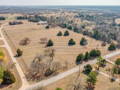 Robbie Circle, Mustang, OK 73064