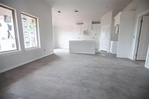 3916 Lynne Ave, Edmond, OK 73012