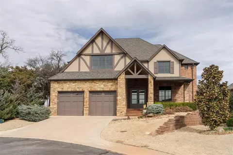 6716 Royale Ct, Edmond, OK 73025