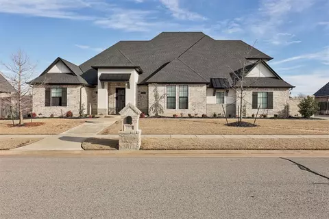 1209 River Birch Run, Moore, OK 73160