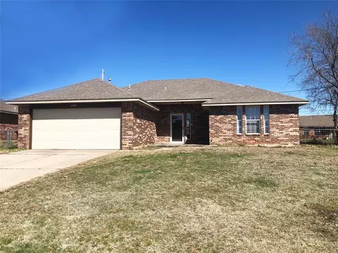 1541 Tudor Dr, Moore, OK 73160