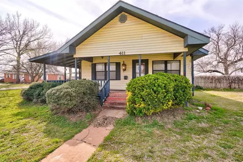 411 N 9th St, Marlow, OK 73055
