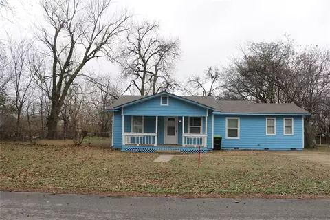 706 N Carr Ave, Wynnewood, OK 73098