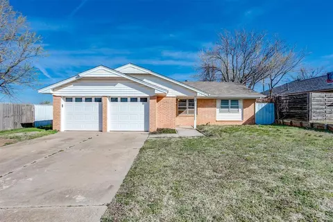 213 Paul Ave, Yukon, OK 73099