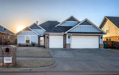 10701 Little Sallisaw Creek Dr, Yukon, OK 73099