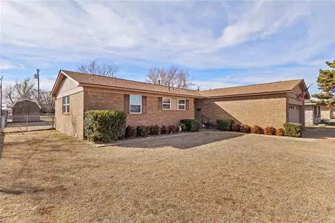 819 N Brewer Ave, Hydro, OK 73048 photo 2