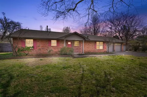 824 Oakbrook Dr, Norman, OK 73072