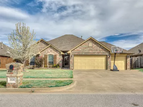 808 Evening Dr, Yukon, OK 73099