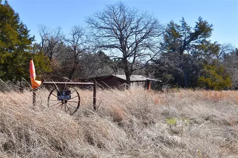 1512 Valley Dr, Guthrie, OK 73044