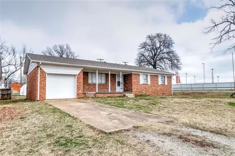 316 E 4th St, Davenport, OK 74026