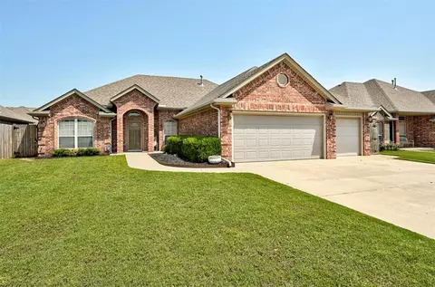 547 Broadpoint Court Way, Mustang, OK 73064