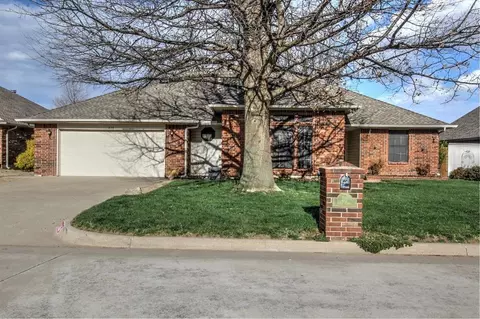216 Steve Ct, Yukon, OK 73099