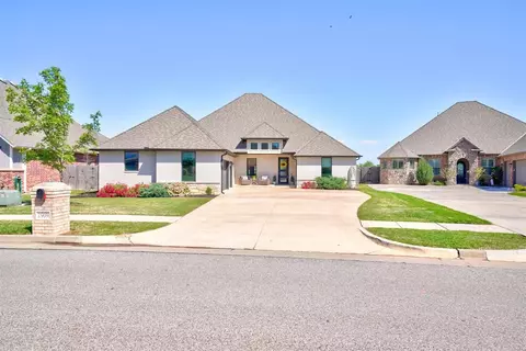 1909 Lago Dr, Moore, OK 73160 photo 2