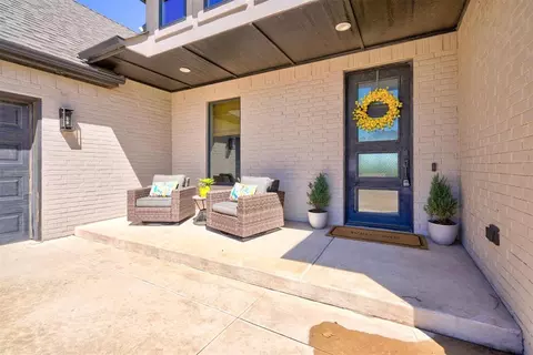 1909 Lago Dr, Moore, OK 73160 photo 4