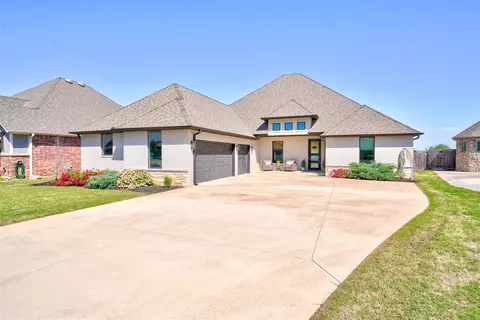1909 Lago Dr, Moore, OK 73160