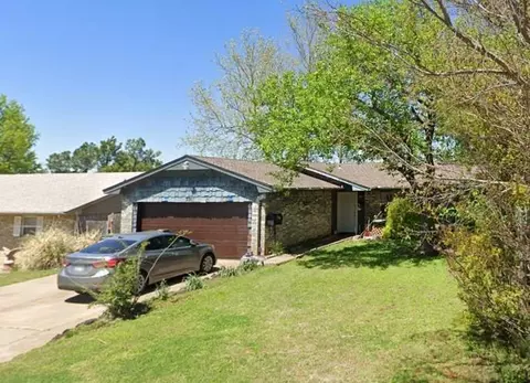 331 W Silverwood Dr, Midwest City, OK 73110