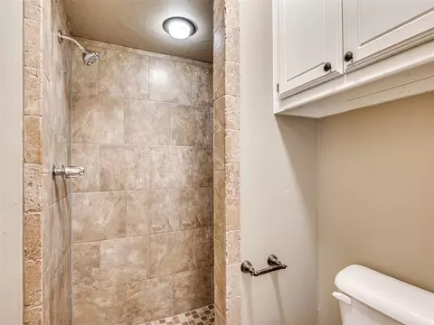 1332 W Cedarbrook Ln, Moore, OK 73170 photo 17