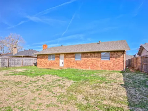 1332 W Cedarbrook Ln, Moore, OK 73170 photo 29
