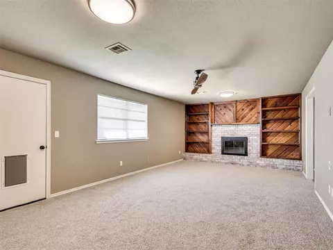 1332 W Cedarbrook Ln, Moore, OK 73170 photo 4