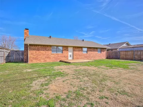 1332 W Cedarbrook Ln, Moore, OK 73170 photo 30