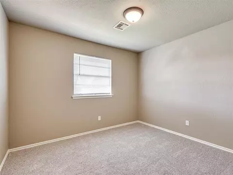 1332 W Cedarbrook Ln, Moore, OK 73170 photo 25