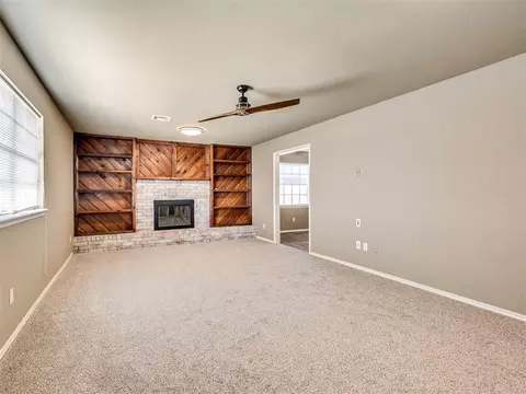 1332 W Cedarbrook Ln, Moore, OK 73170 photo 3