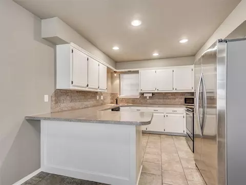 1332 W Cedarbrook Ln, Moore, OK 73170 photo 7