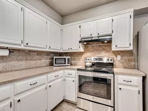 1332 W Cedarbrook Ln, Moore, OK 73170 photo 10