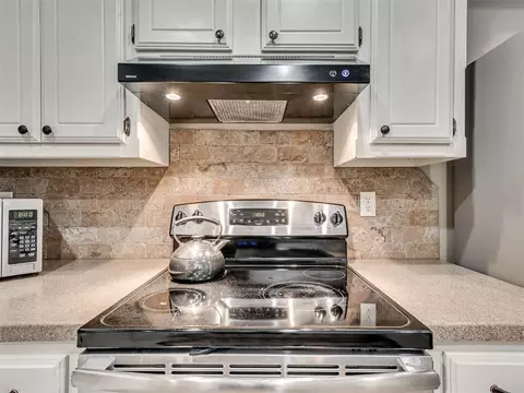 1332 W Cedarbrook Ln, Moore, OK 73170 photo 9