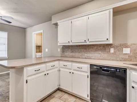 1332 W Cedarbrook Ln, Moore, OK 73170 photo 11