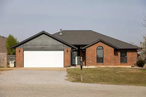 1922 Rolling Ct, Piedmont, OK 73078