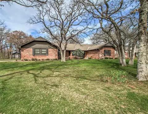 1811 Red Fox Rd, Edmond, OK 73034