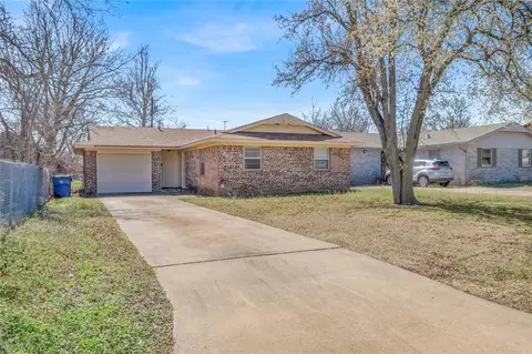1809 Arizona Ave, Chickasha, OK 73018