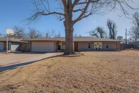 2504 N Terry Ave, Bethany, OK 73008